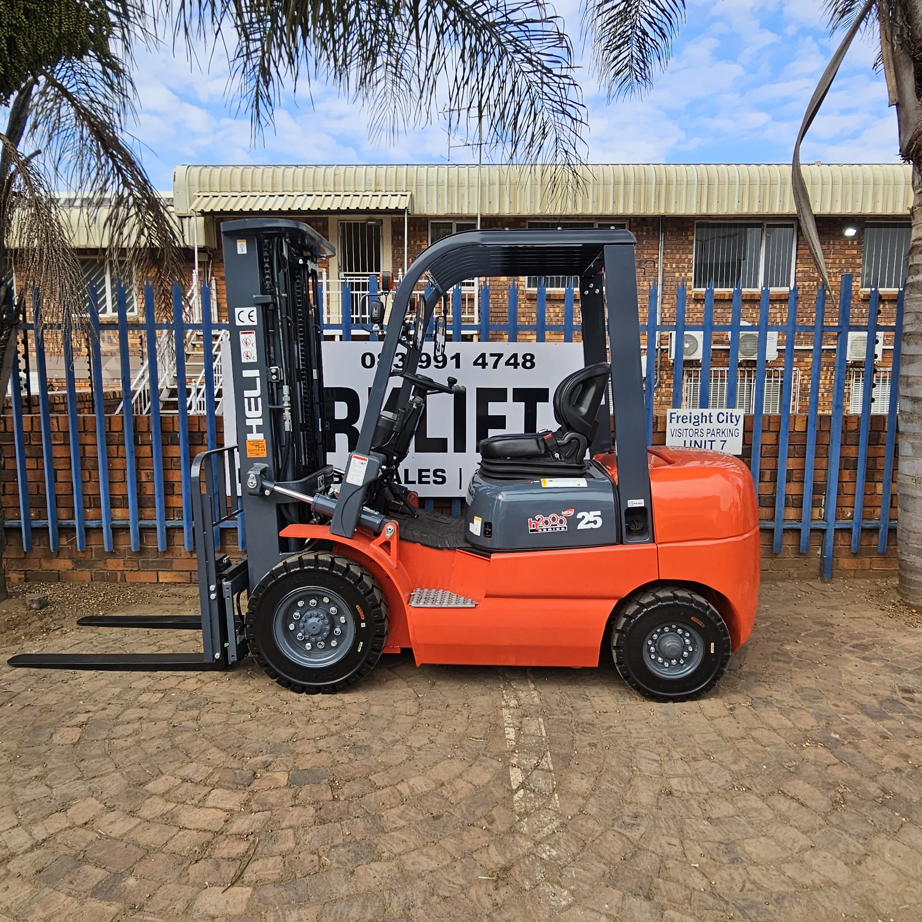 Forklift 16
